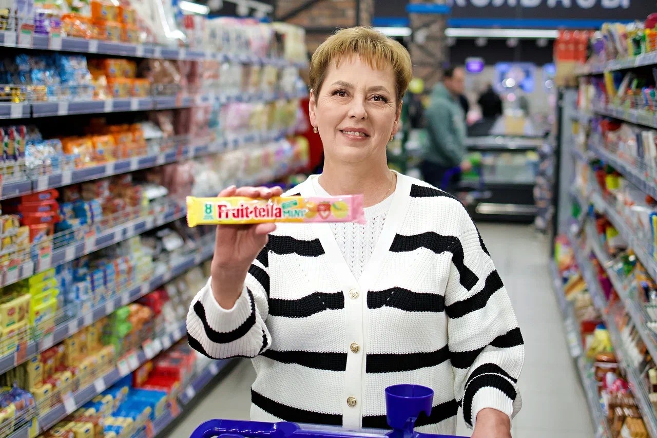 Жительница Гродно взяла внучке конфет