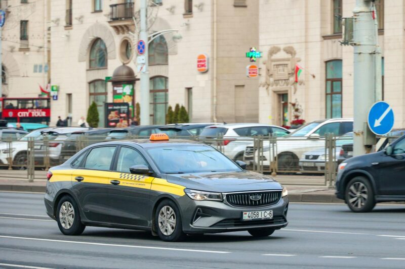 Таксисты "Яндекса" объявили забастовку