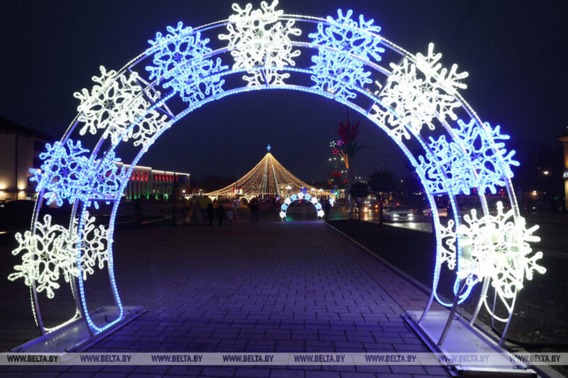 Новогодняя иллюминация превратила