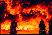 В Лиде кто-то поджёг дверь квартиры в многоэтажке