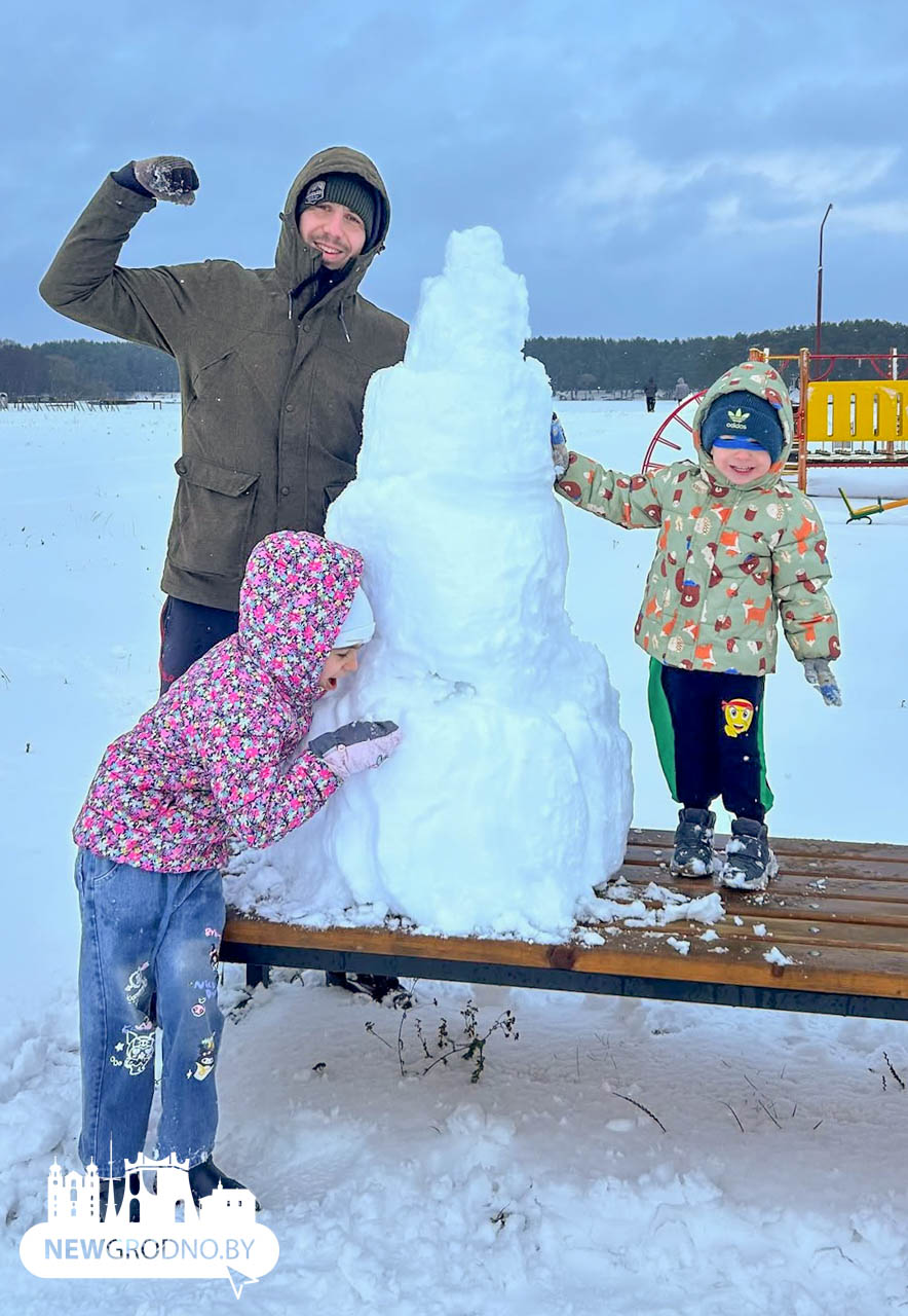 В Гродно украсили многочисленные снеговики