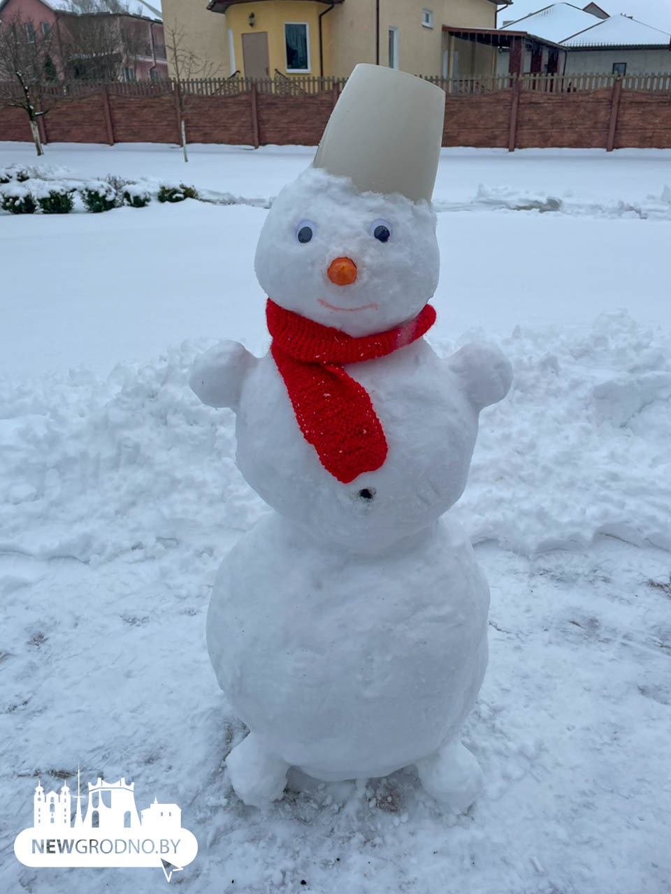В Гродно украсили многочисленные снеговики