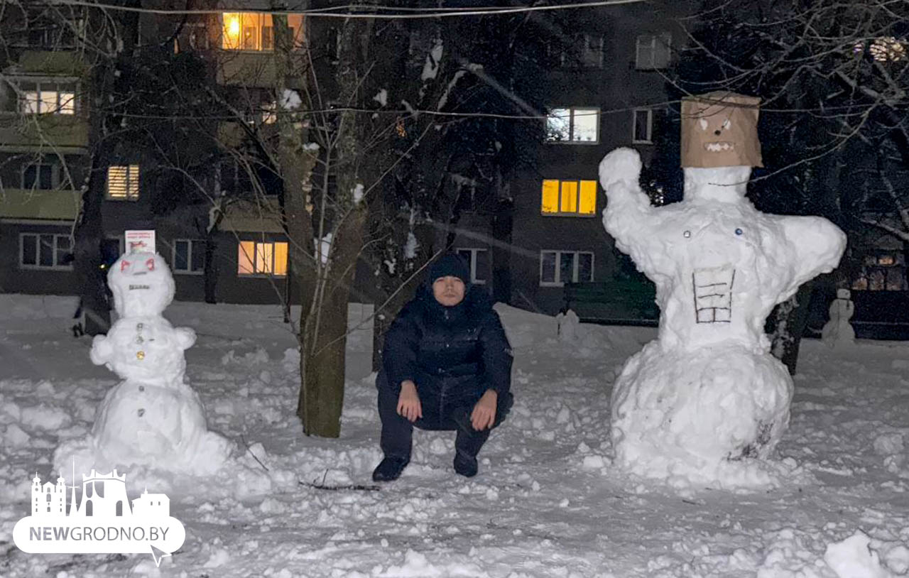 В Гродно украсили многочисленные снеговики