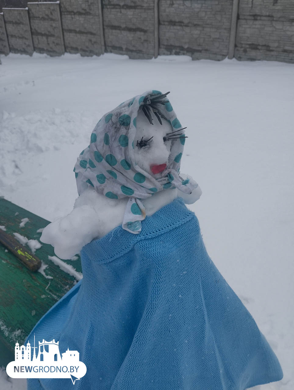 В Гродно украсили многочисленные снеговики
