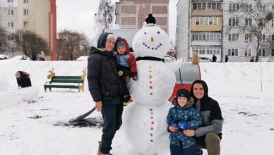 В Гродно украсили многочисленные снеговики