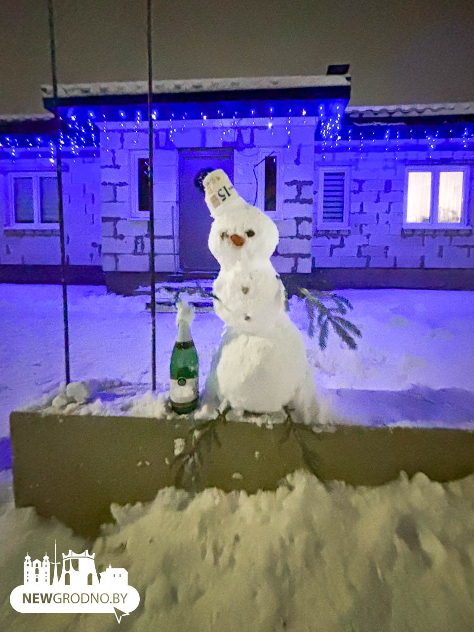 В Гродно украсили многочисленные снеговики