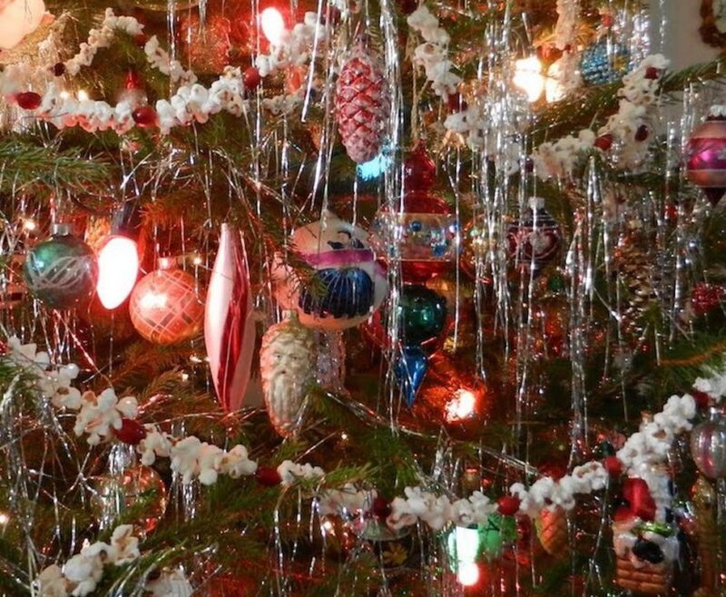 Как менялись елочные украшения