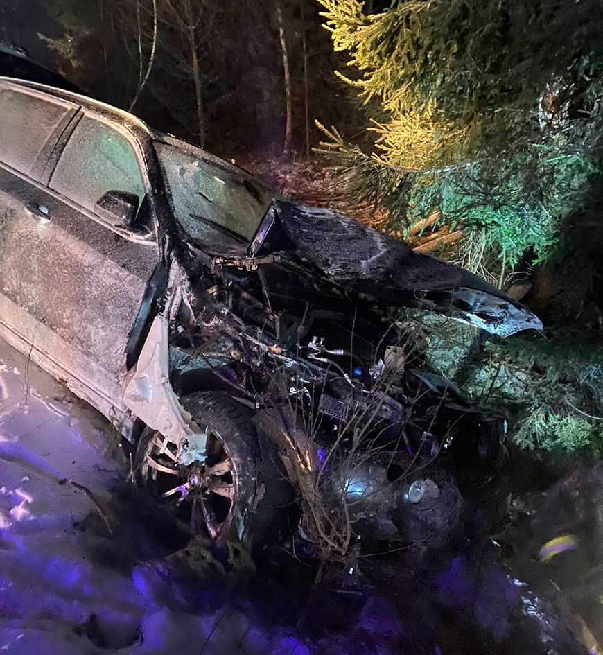 BMW перевернулся под Островцом