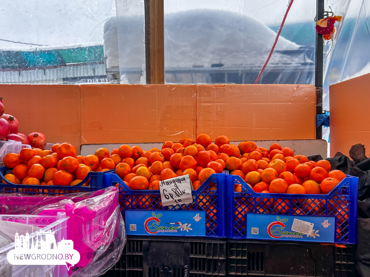 Зимний ассортимент фруктов на рынках Гродно