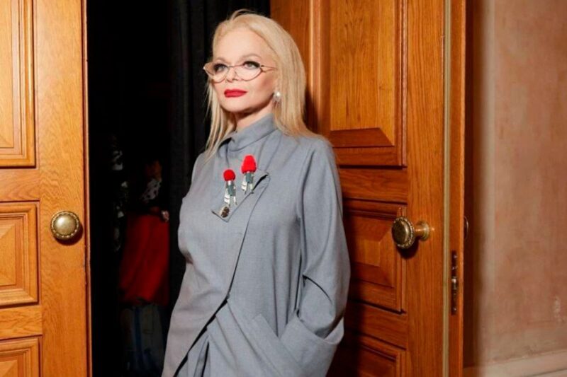 Лариса Долина