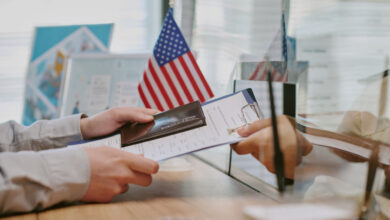 США приостановили выдачу