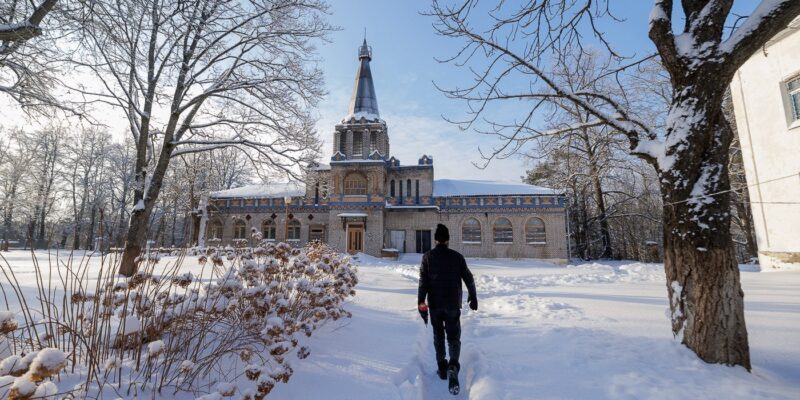 мужчина выкупил психбольницу