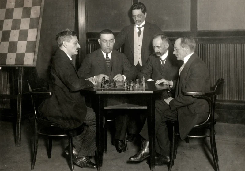 Как уроженец Гродно помогал