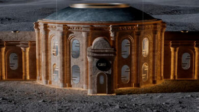 Отель на Луне