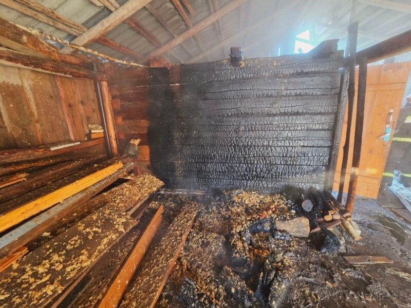 Три бани и хозпостройка