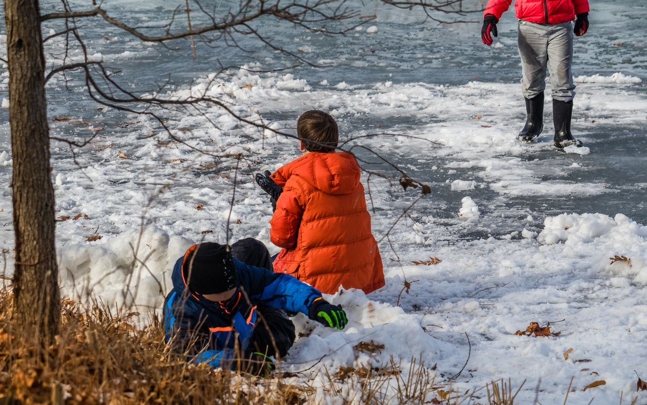 В Гродно заметили гулящих по льду