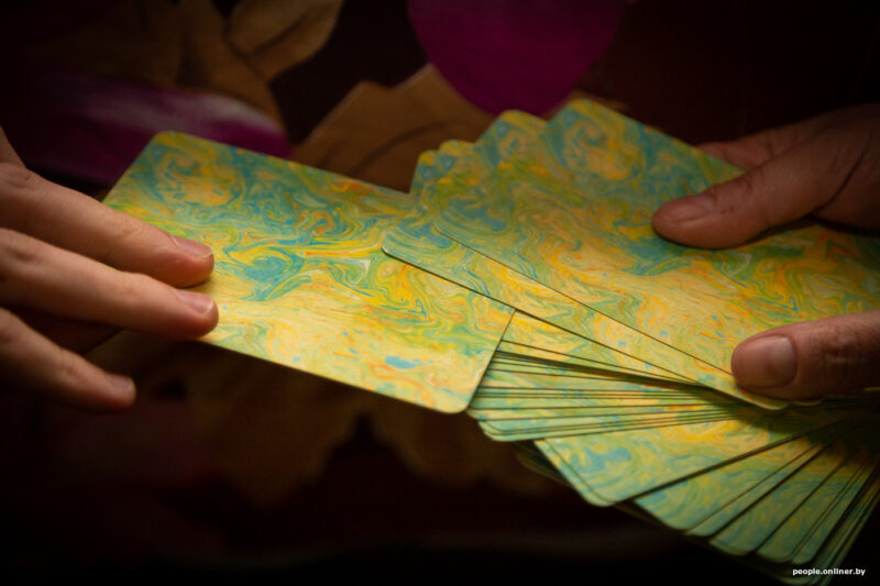 гадалка обманула двух белорусов