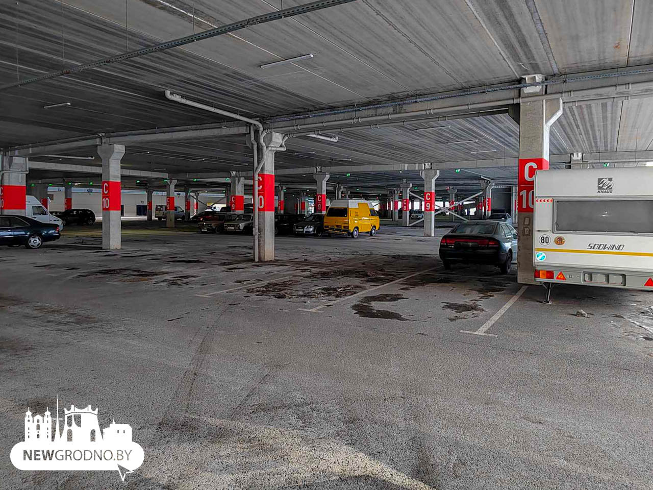 В Гродно на паркинге TRINITI ввели оплату за ночную стоянку
