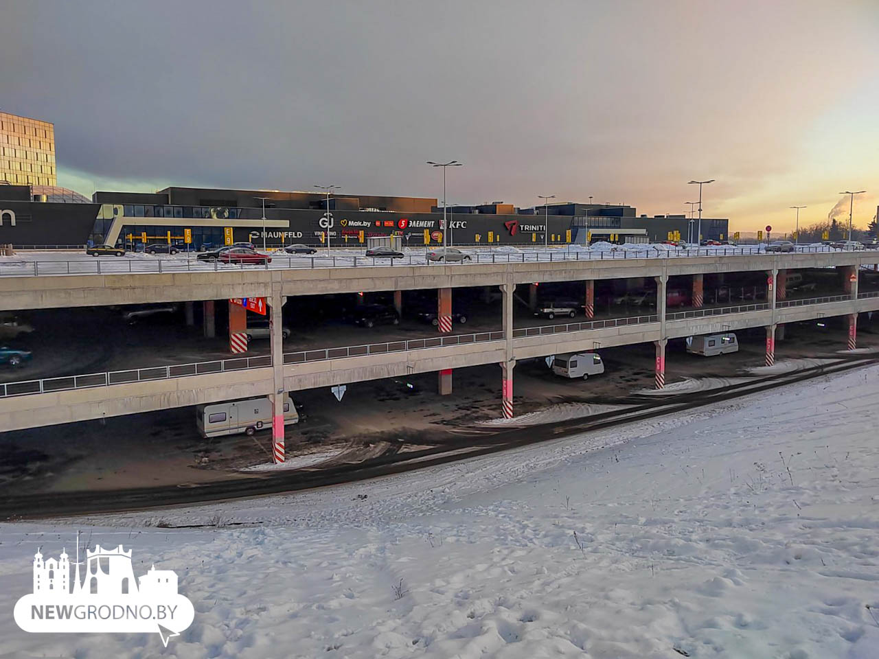 В Гродно на паркинге TRINITI ввели оплату за ночную стоянку