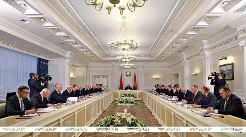 Лукашенко раскритиковал руководителей