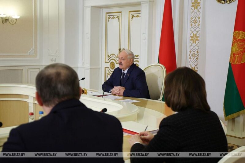 Лукашенко раскритиковал руководителей