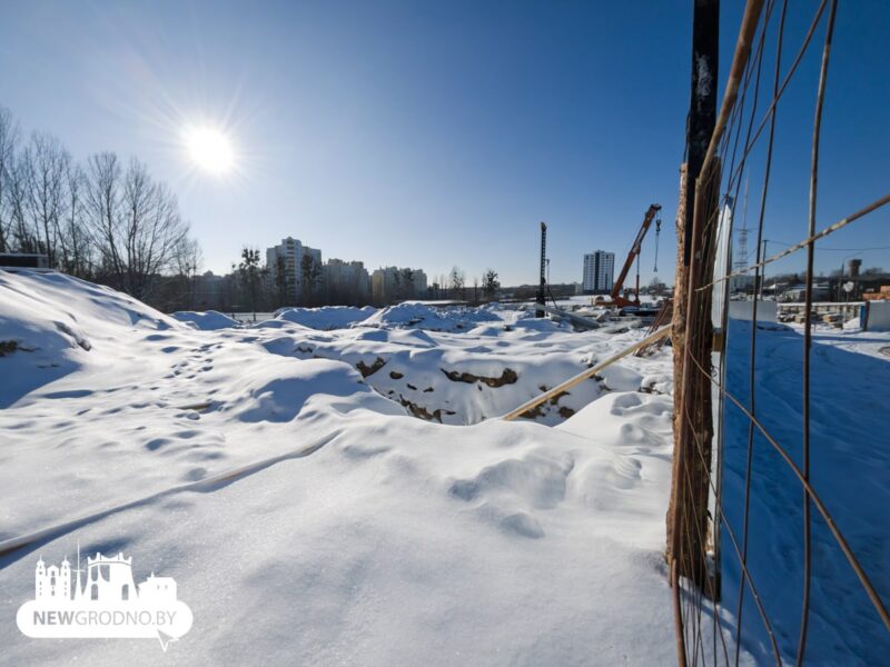 Что строят напротив ТЦ OldCity