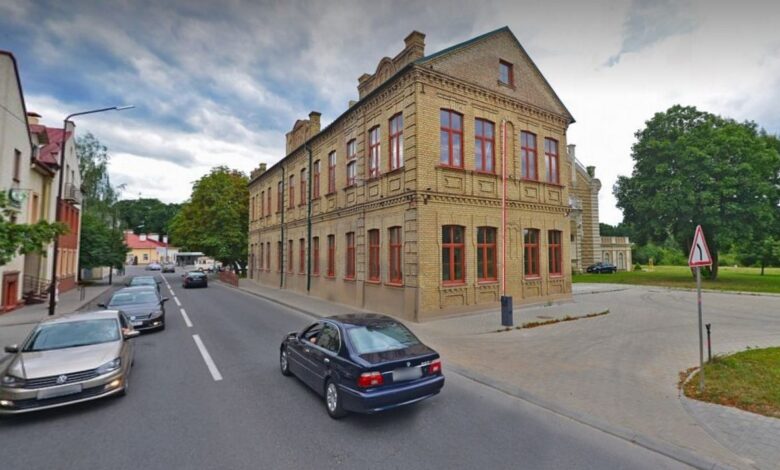 Недостроенную гостиницу в центре города