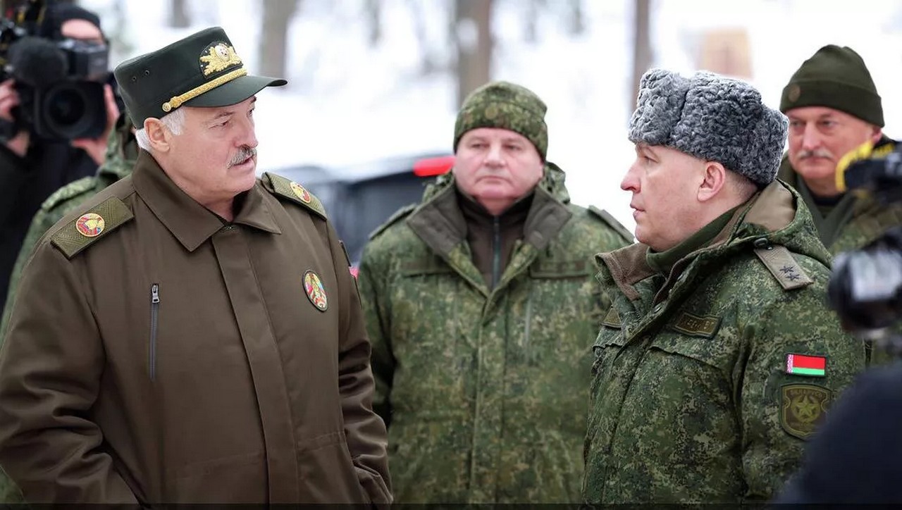 Лукашенко пообещал проверить генералов