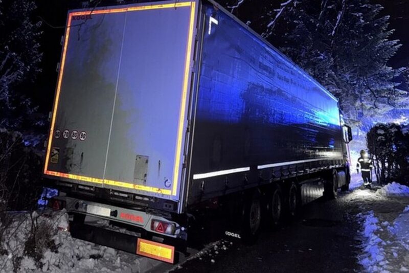 фура белоруса угодила в