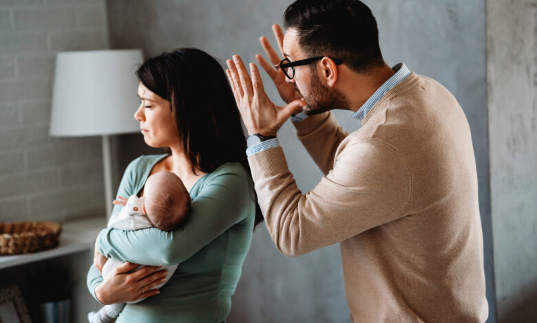 Фамилия отца или матери?