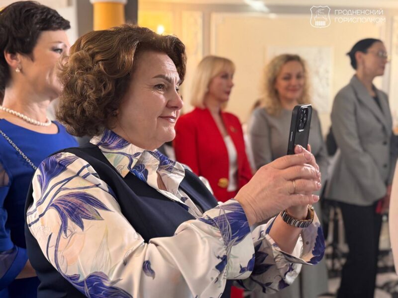 чествование женщин-руководителей