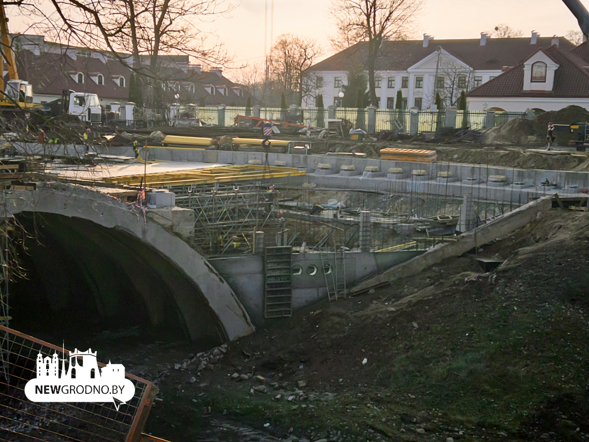 Возводят заново