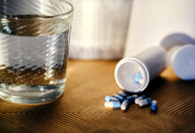 Чем запивать таблетки