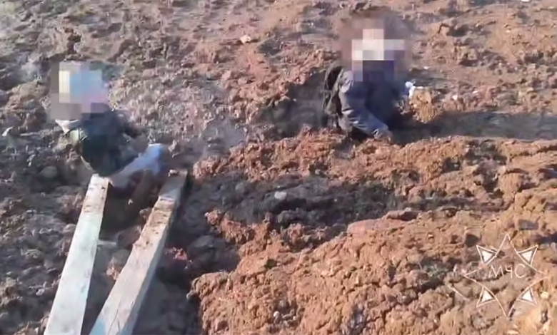 Двое детей увязли