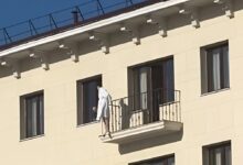 Мужчина в халате