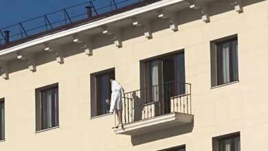 Мужчина в халате