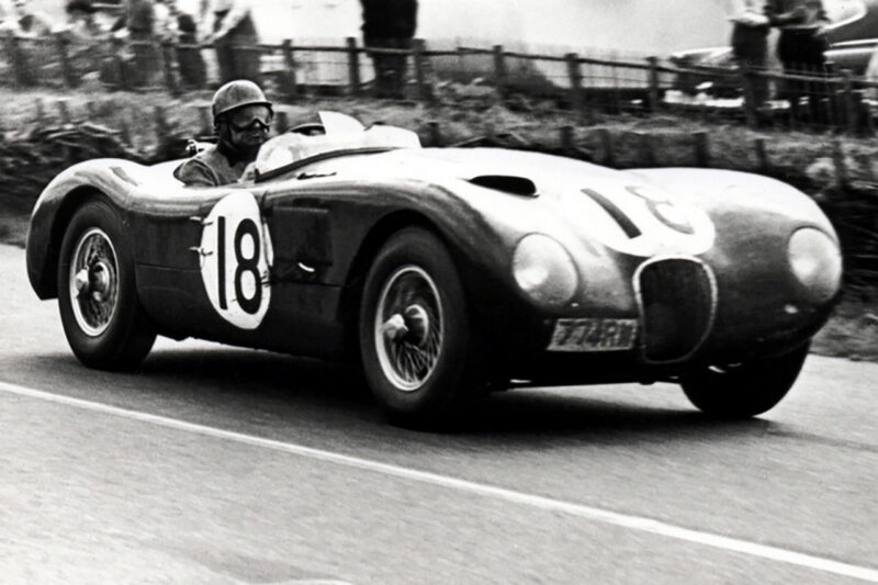 Сотни машин под водой