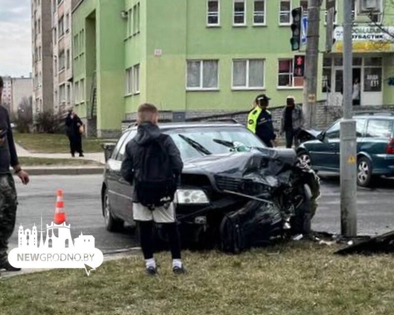 серьезная авария на улице