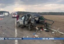 Фура смяла стоявшую на