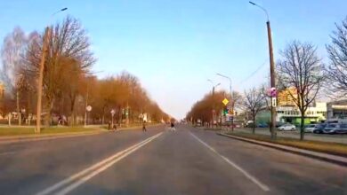 Массовый переход пешеходов на красный в Гродно