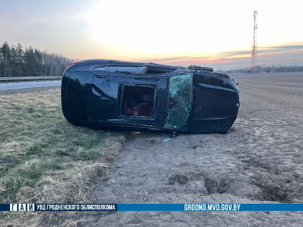 На трассе Минск - Гродно перевернулась BMW