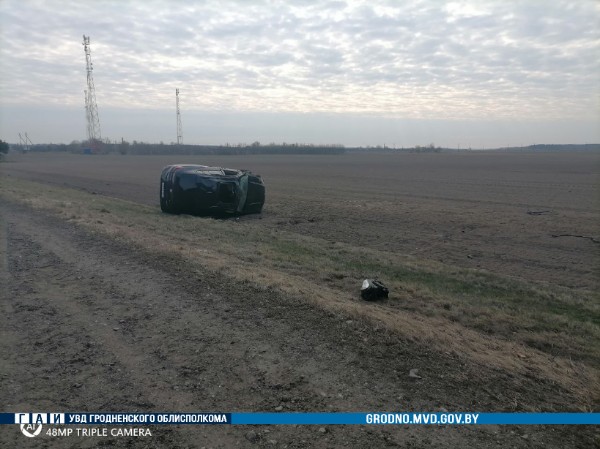 На трассе Минск - Гродно перевернулась BMW