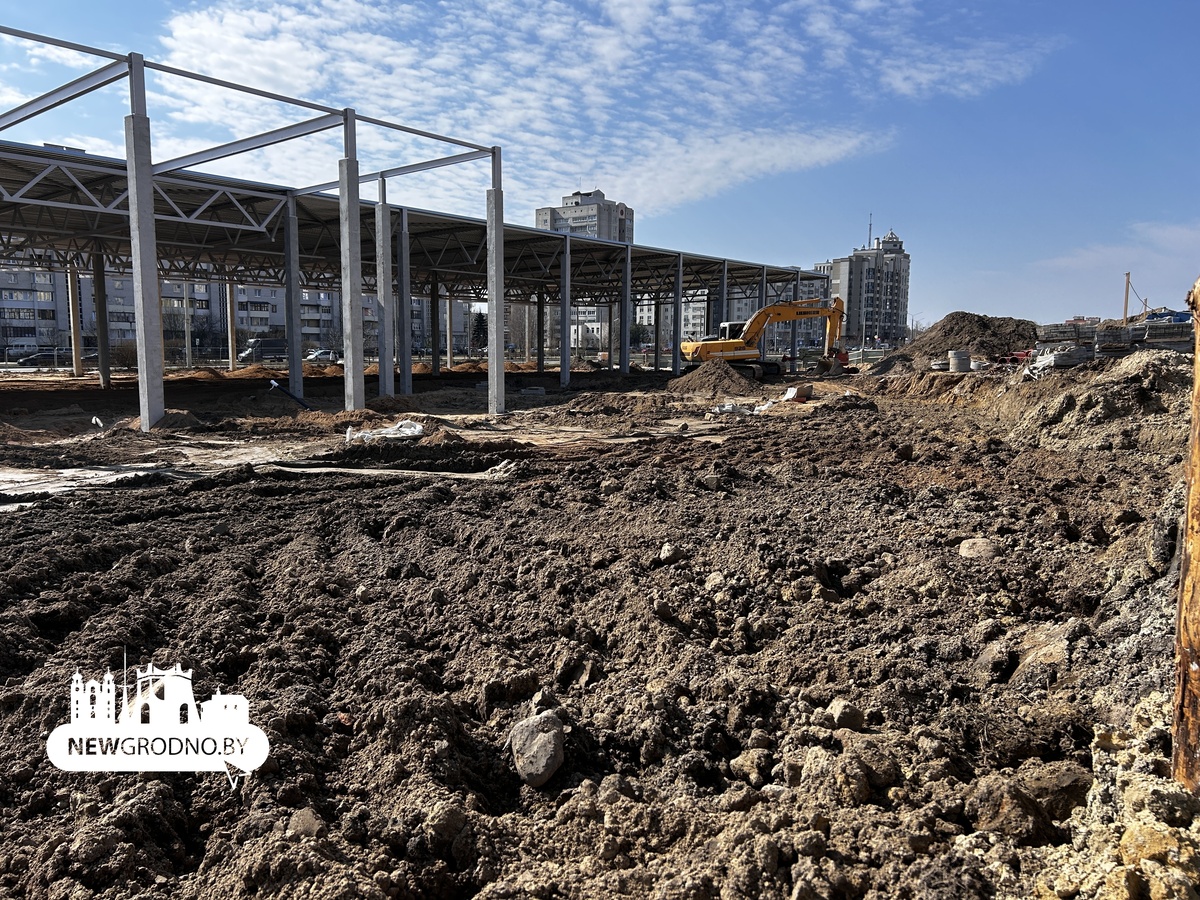 Большой магазин и кафетерий