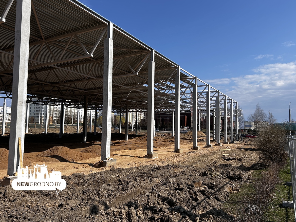 Большой магазин и кафетерий