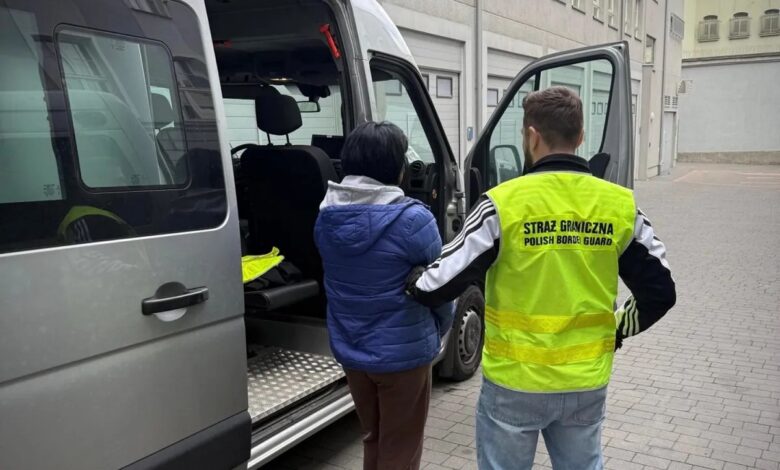 230 белорусов