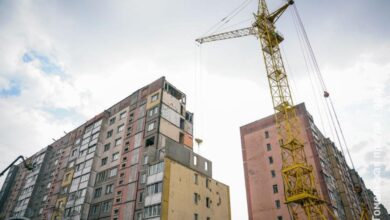 Разрушенный взрывом дом