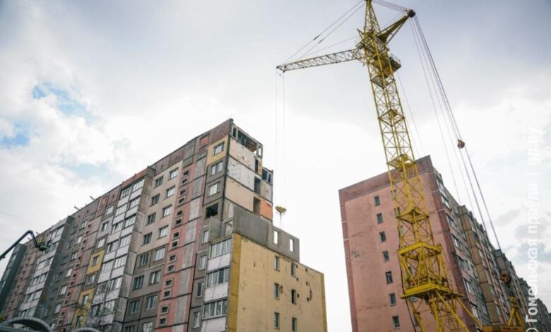 Разрушенный взрывом дом