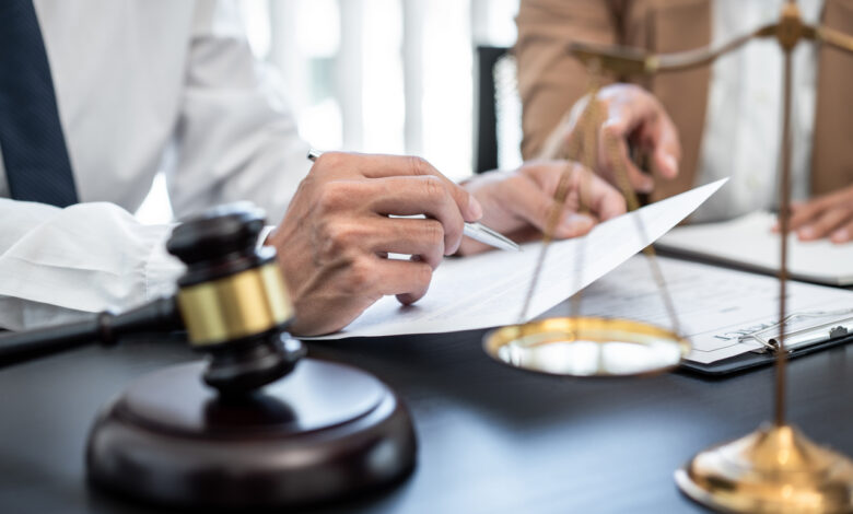 Характеристика мешает устроиться на