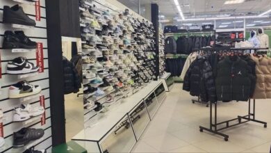 магазин закупал кроссовки