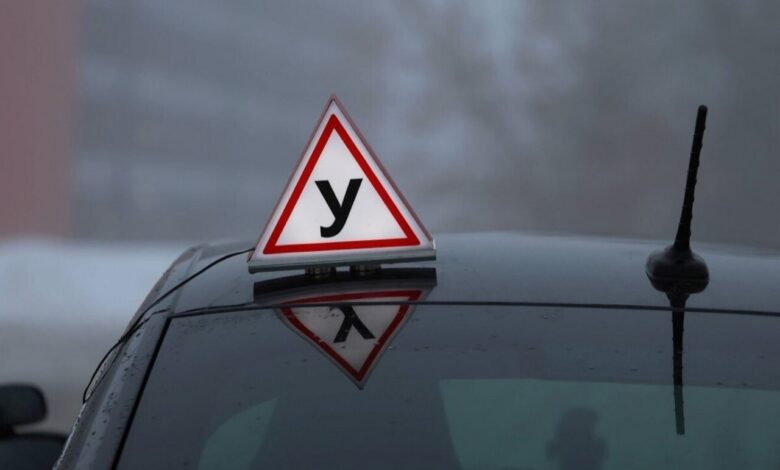 Автоинструктор предлагал права